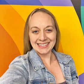 Christine Shake headshot